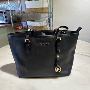 NWT MICHAEL KORS LARGE LEATHER JET SET TRAVEL TOTE, BLACK